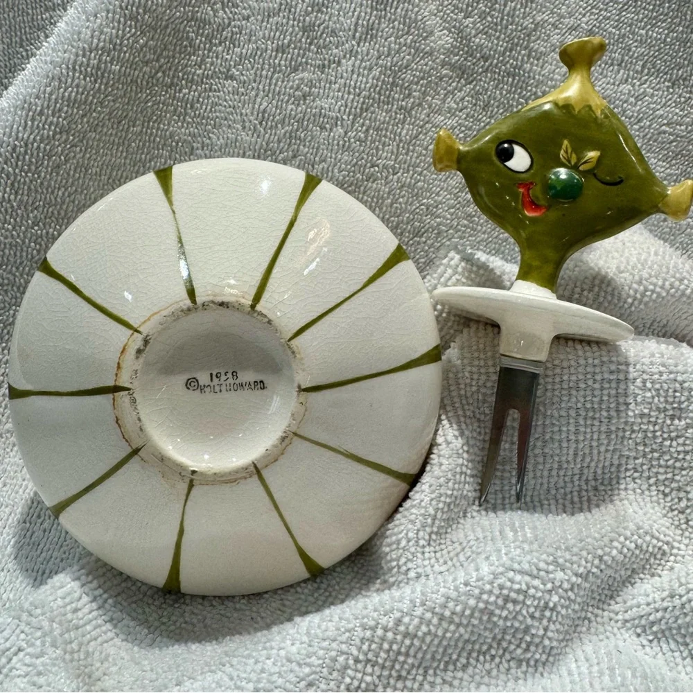 Pixieware - Ceramic Olive Jar with Green Accents - Picture 3 of 3